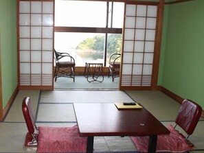 스탠다드 쿼드룸, 해변 전망, 바다 정��면 (with Private Toilet) | 해변/바다 전망