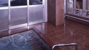 Nhà tắm công cộng