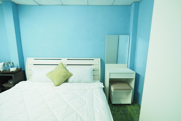 Family Room with Air Condition and Private Bathroom | Rollaway beds