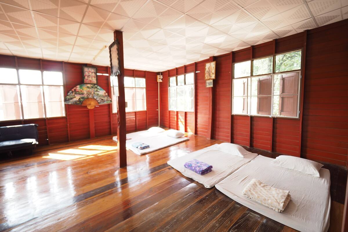 Mixed Dormitory with Fan and Shared Bathroom  | 折叠床/加床（额外收费）