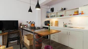 Comfort Apartment, 2 Queen Beds, Balcony | Private kitchen | Fridge, microwave, stovetop, coffee/tea maker