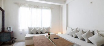 Four Red Doors Apartments