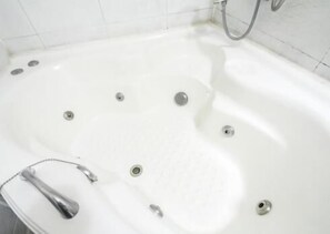 Shower, hair dryer, bathrobes, slippers - Couple Motel (Seoul)