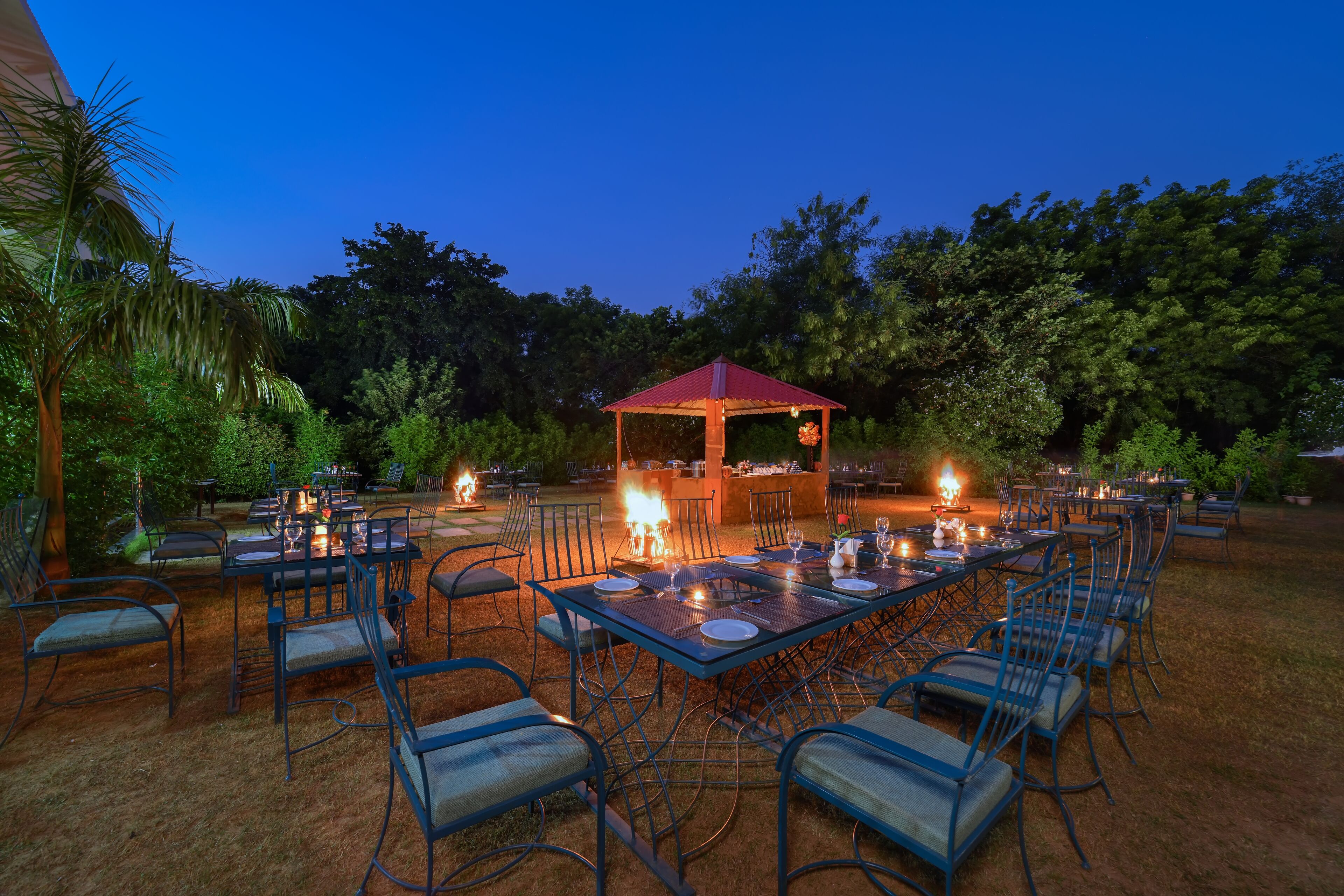 3 restaurants, breakfast, lunch served; local and international cuisine 