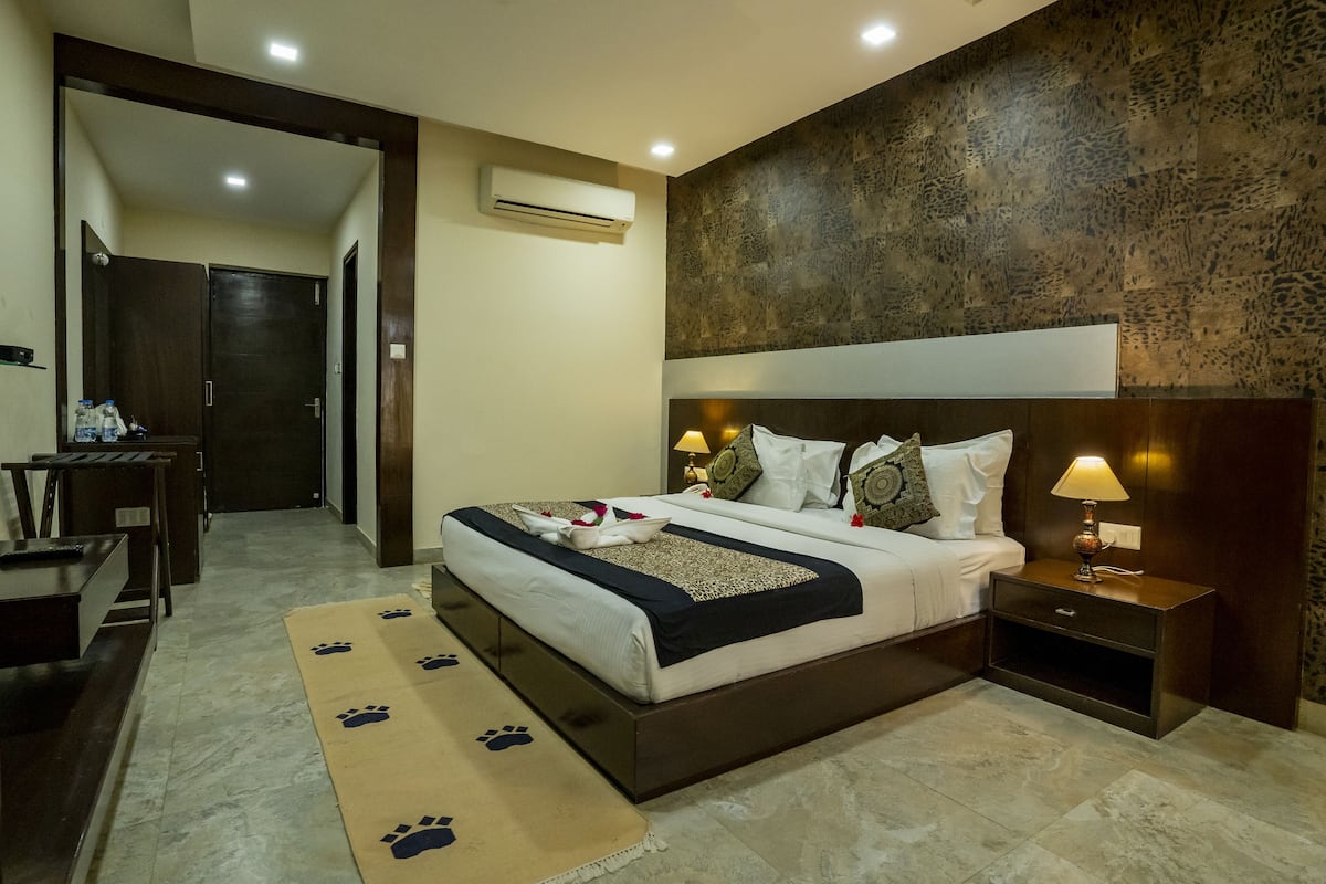 Deluxe Room, 1 King Bed, Garden View | 1 bedroom, Egyptian cotton sheets, premium bedding, pillow-top beds