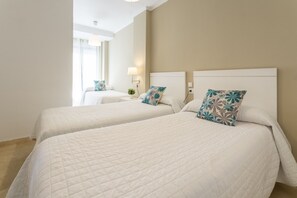 3 chambres, fer et planche à repasser, Wi-Fi gratuit, draps fournis