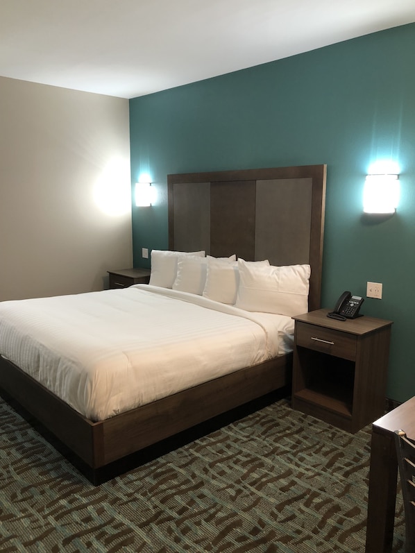 Premium bedding, desk, free WiFi