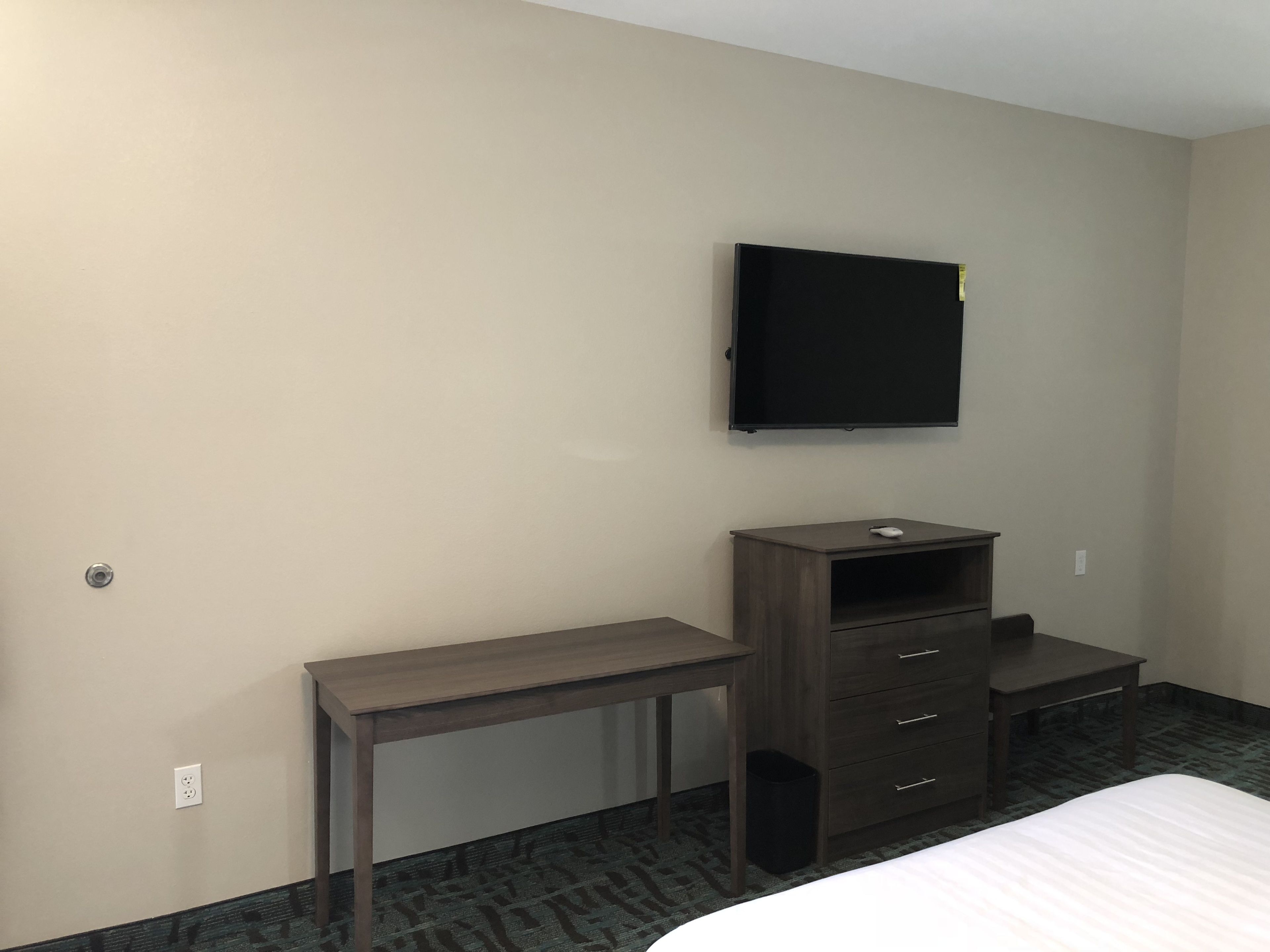 premium bedding, desk, free wifi