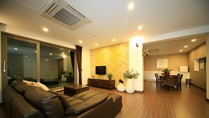 #401 | Living area | Flat-screen TV - Pyeongchang The Sky Forest (Pyeongchang)