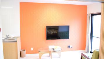 Deluxe Twin Room | Living room | Flat-screen TV