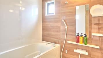 Family Room, 3 Bedrooms | Bathroom | Combined shower/tub, free toiletries, hair dryer, bidet