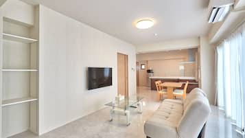 Family Room, 3 Bedrooms | Living room | Flat-screen TV