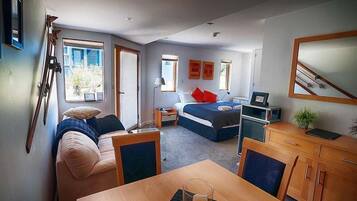 Comfort Studio, 1 Bedroom, Accessible, Non Smoking | Living area | Flat-screen TV