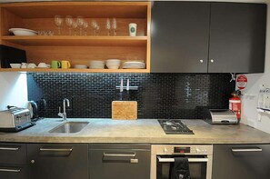 Comfort Studio, 1 Bedroom, Accessible, Non Smoking | Private kitchen | Fridge, microwave, oven, stovetop