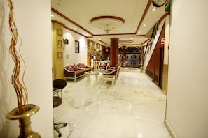 Lobby - Hotel Parkway Deluxe (New Delhi)