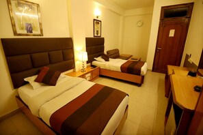 Premium kamer, 1 twee- of 2 eenpersoonsbedden, 1 queensize bed | Luxe beddengoed, een bureau, geluiddichte muren, gratis wifi