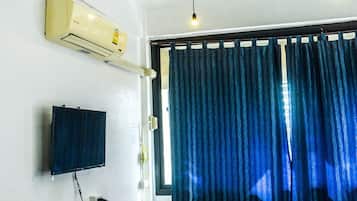 Desk, blackout curtains, free WiFi, bed sheets