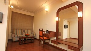 Deluxe Suite, 1 Bedroom, Refrigerator