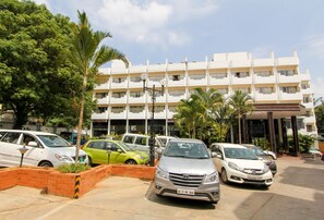 Free self parking, free valet parking - Hotel Ballal Residency (Bengaluru)