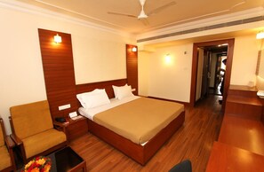 Deluxe Double Room, 1 Bedroom, Bathtub, Garden View