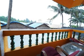Familien-Doppelzimmer, Mehrere Betten | Terrasse/Patio