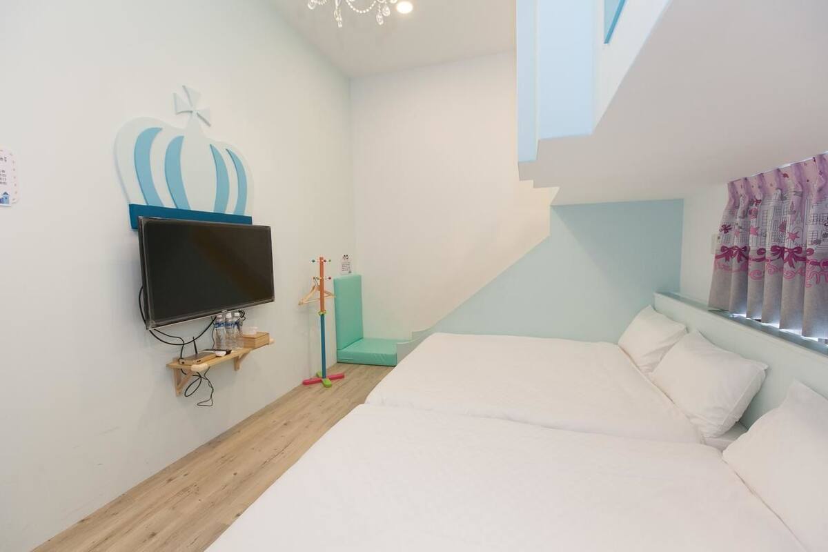 Blackout curtains, soundproofing, rollaway beds, free WiFi