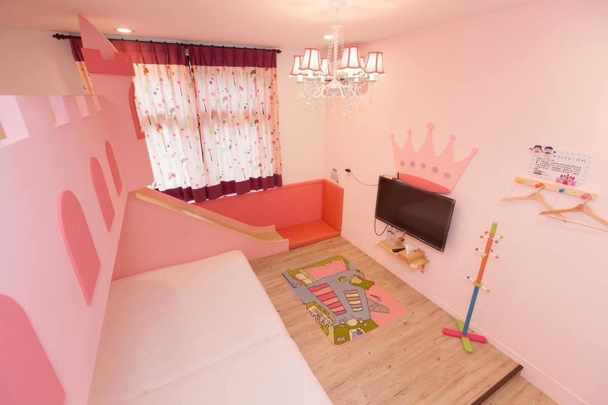 Blackout curtains, soundproofing, rollaway beds, free WiFi