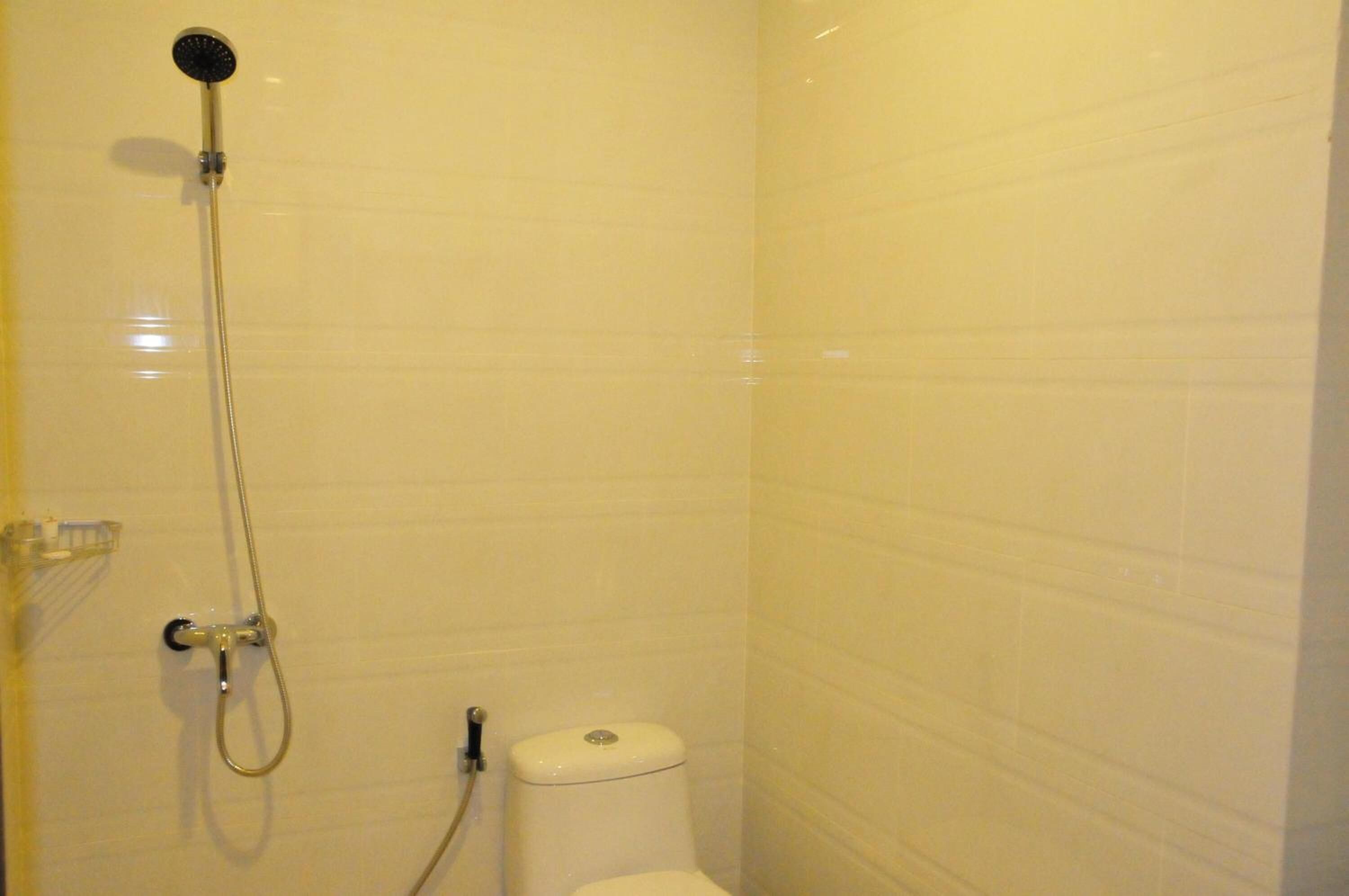 Bruser, brusehoved med spredningseffekt, gratis toiletartikler, bidet