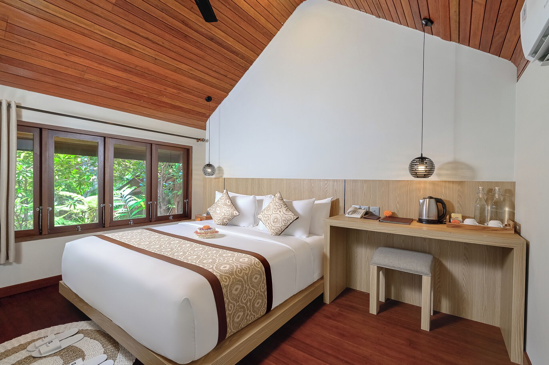 Kirana One Bedroom Villa | Premium bedding, minibar, in-room safe, desk