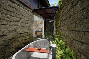 Kirana One Bedroom Villa | Bathroom