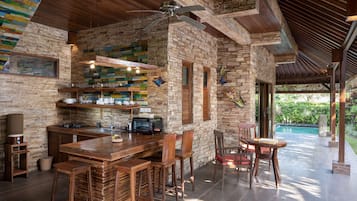 Two Bedroom Villa with Private Pool | Bếp riêng | Tủ lạnh, bếp nấu, máy rửa bát, dụng cụ pha cà phê/trà