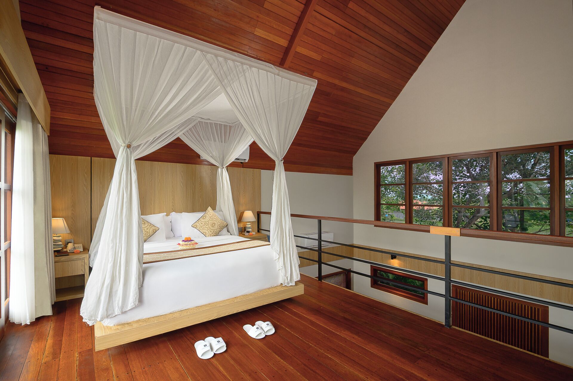 Kirana Signature One Bedroom Villa | Premium bedding, minibar, in-room safe, desk