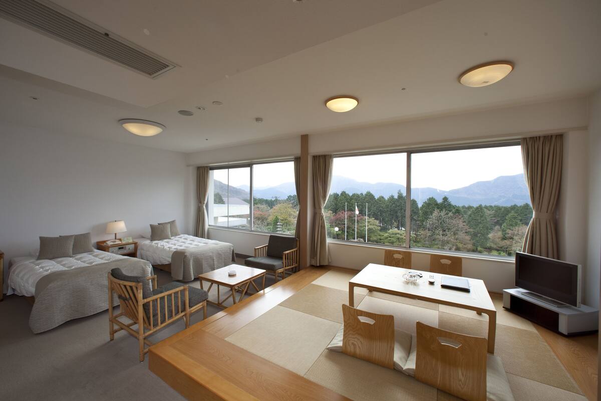 舒适双床房, 无烟房, 花园景观 (With Tatami Area) | 办公桌、免费 WiFi