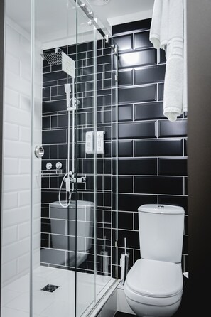 Badkamer met douche