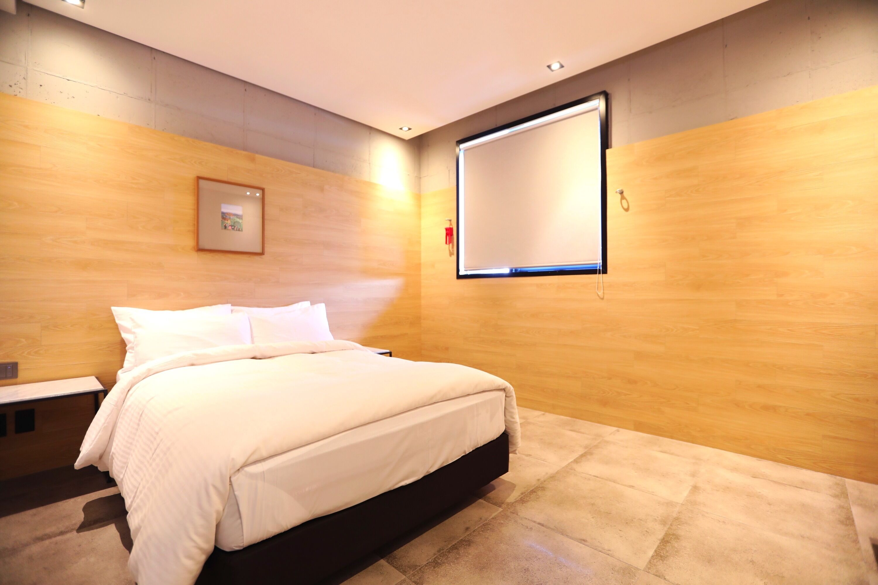 premium bedding, down duvets, in-room safe, desk