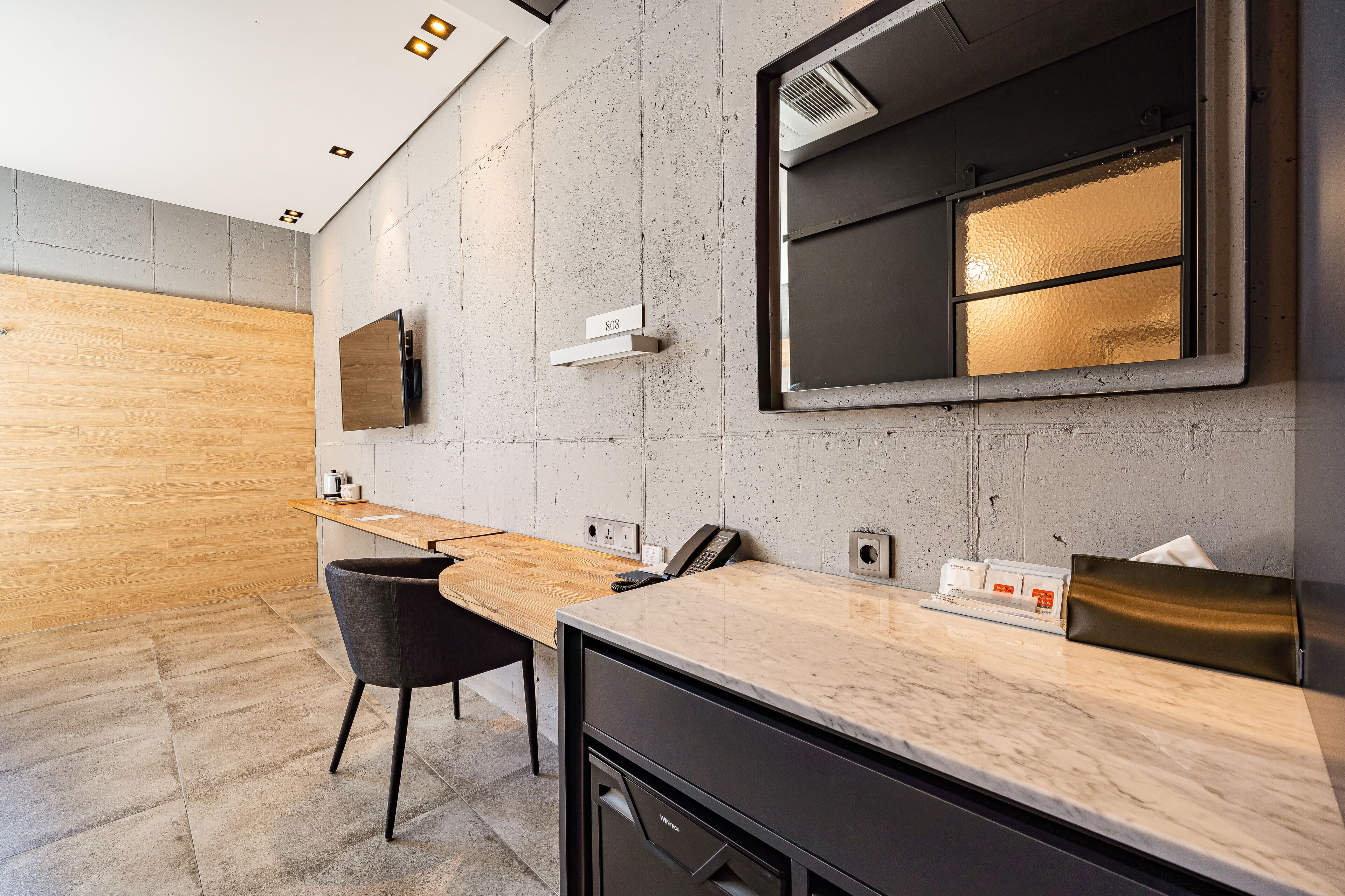 고급 침구, 오리/거위털 이불, 객실 내 금고, 책상