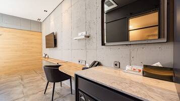 Premium bedding, down comforters, in-room safe, desk