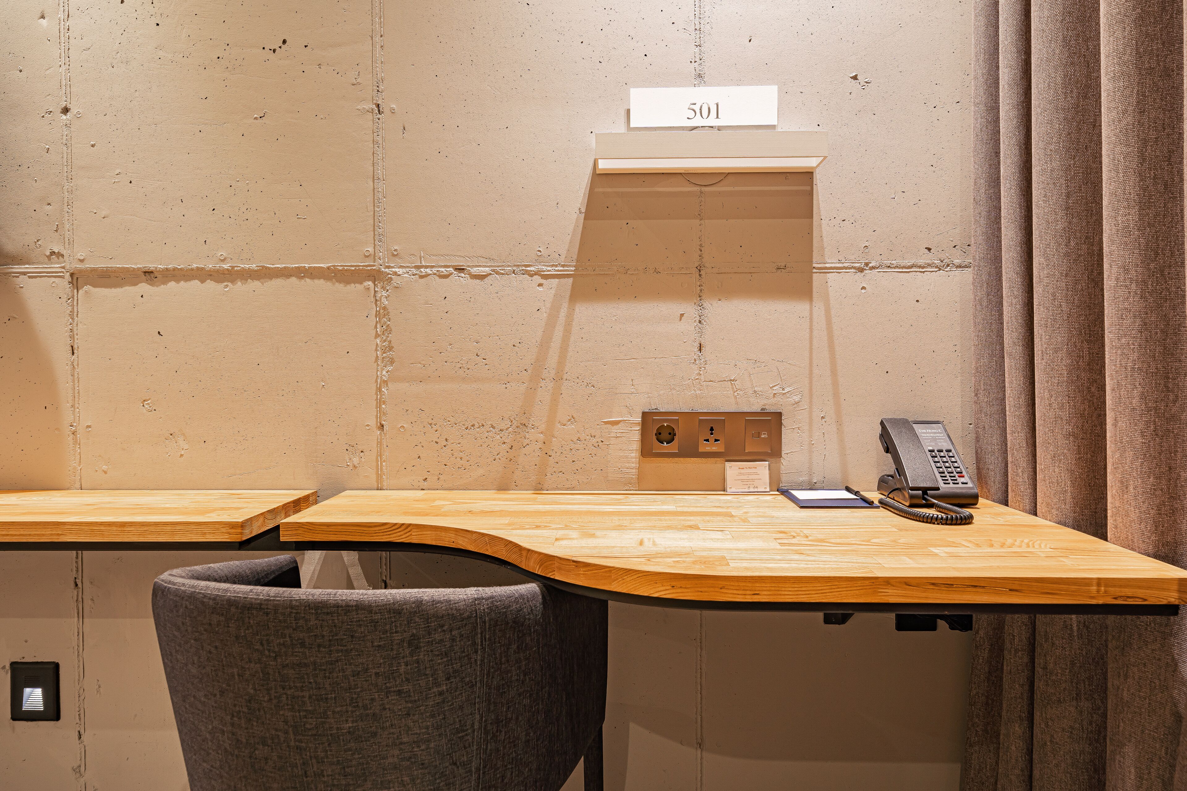 premium bedding, down duvets, in-room safe, desk