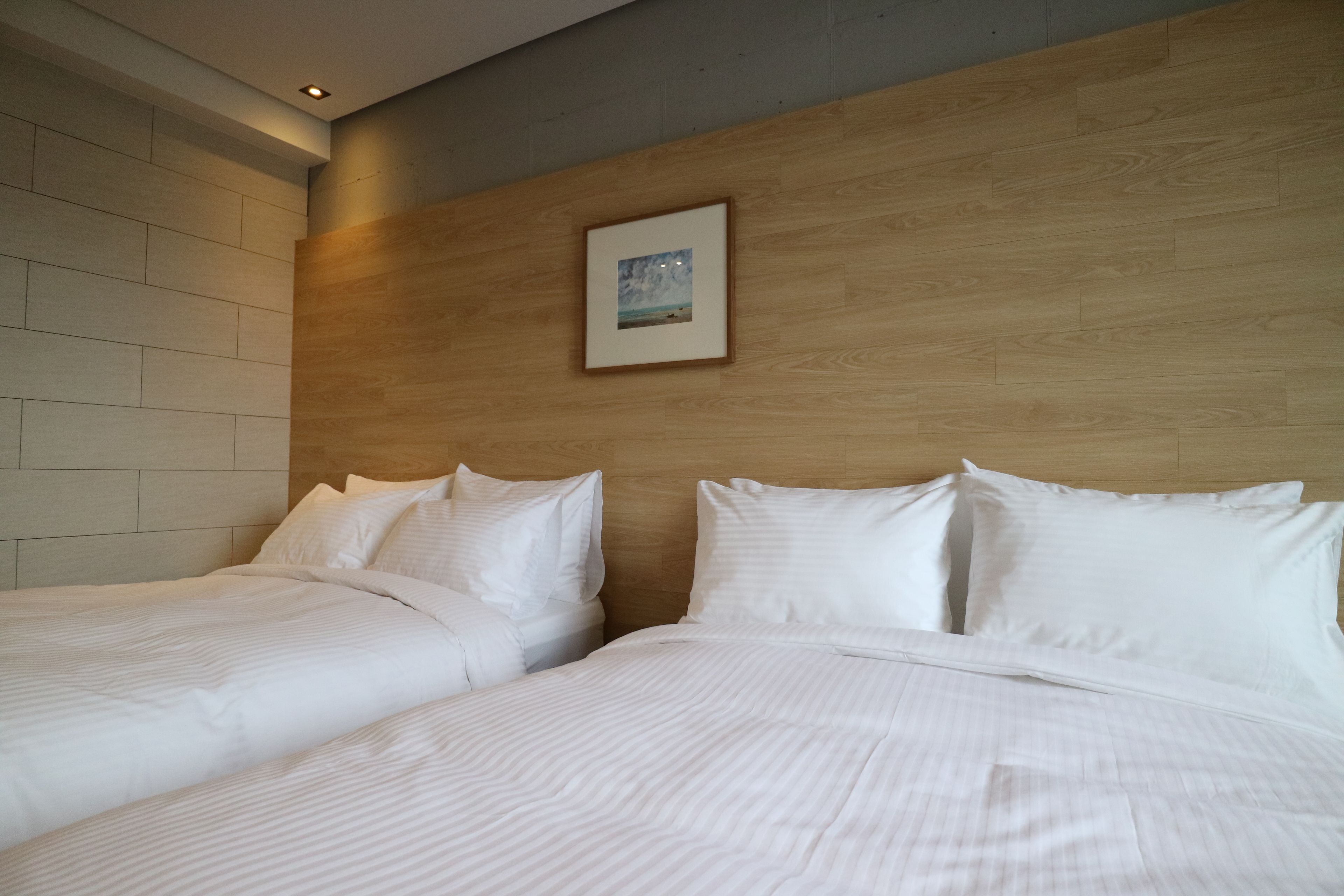 premium bedding, down duvets, in-room safe, desk