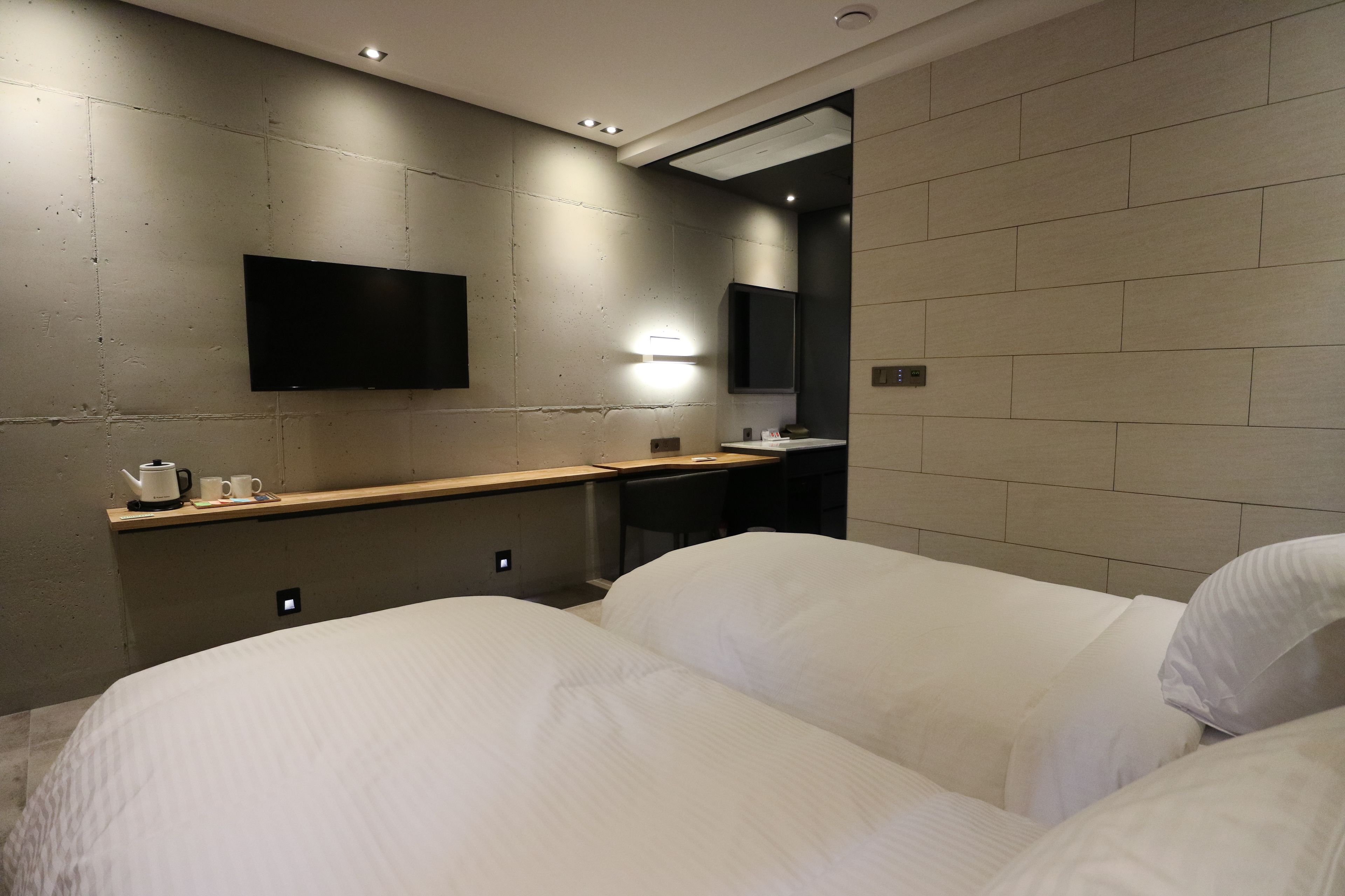 standard twin room | premium bedding, down duvets, in-room safe, desk