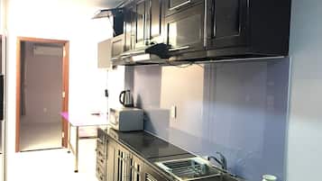 Family Apartment, 2 Bedrooms | Private kitchenette