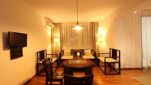 Classic Suite | Living room - Xi Hotel (Dalian)