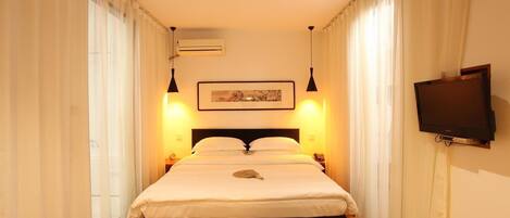 Business Double Room | Minibar, desk, blackout curtains, free WiFi