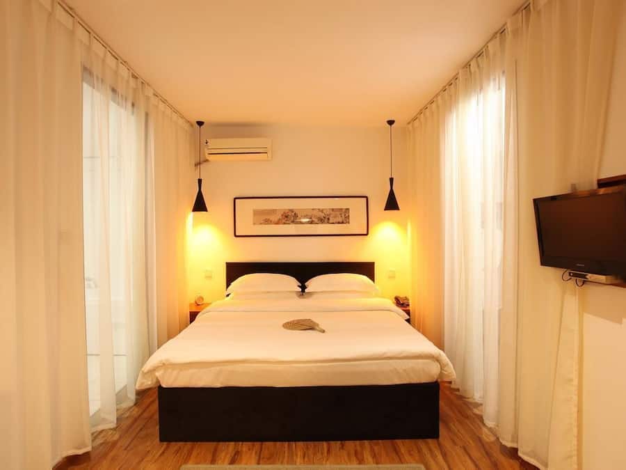 Business Double Room | Minibar, desk, blackout drapes, free WiFi