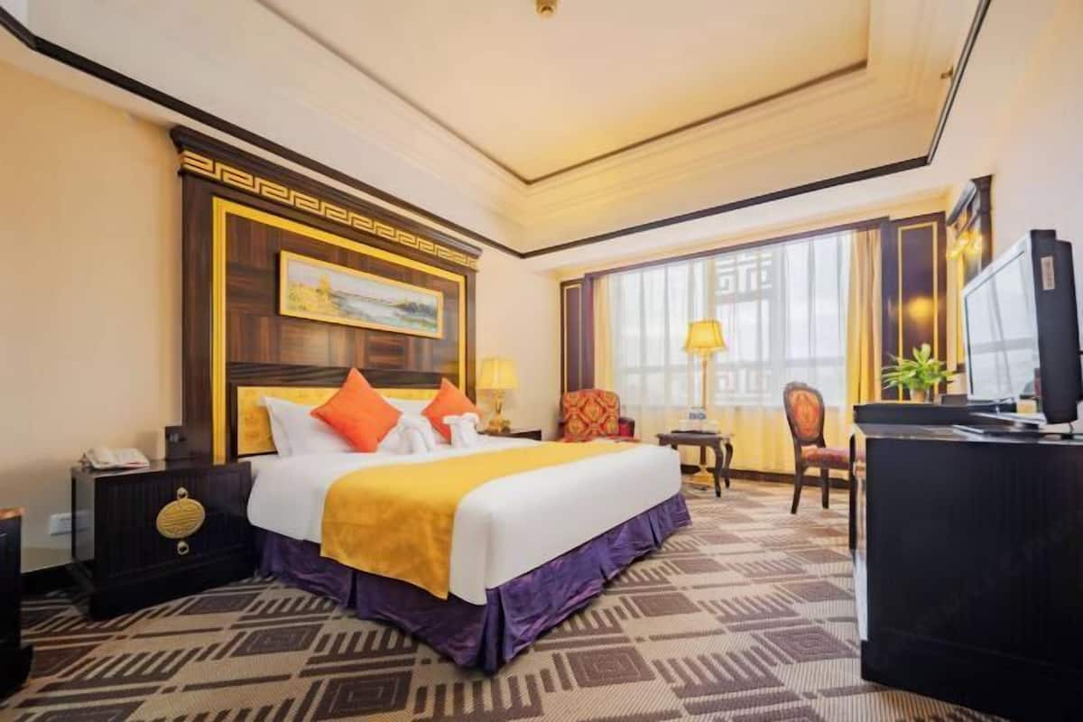 Minibar, in-room safe, desk, blackout curtains