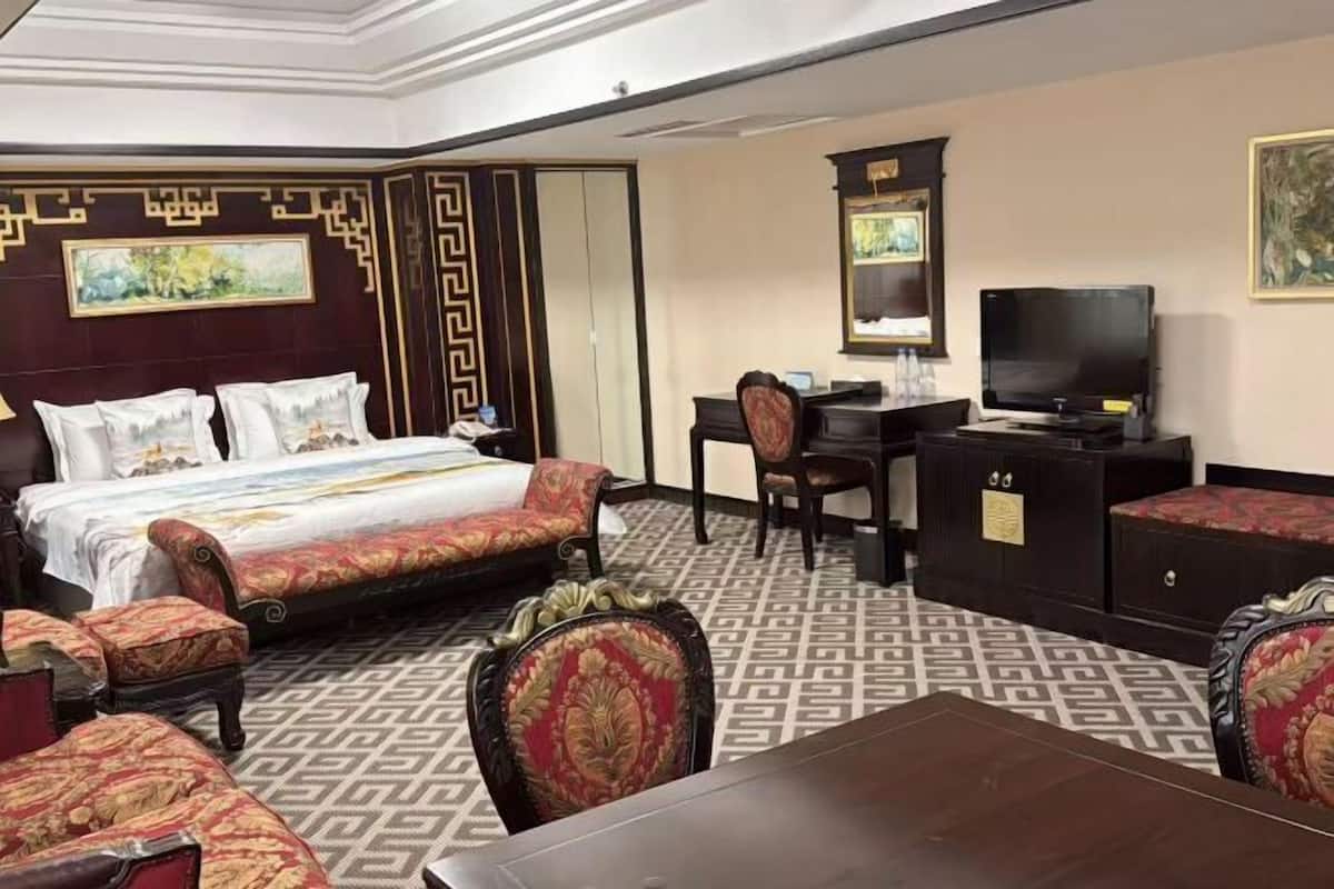 Minibar, in-room safe, desk, blackout curtains