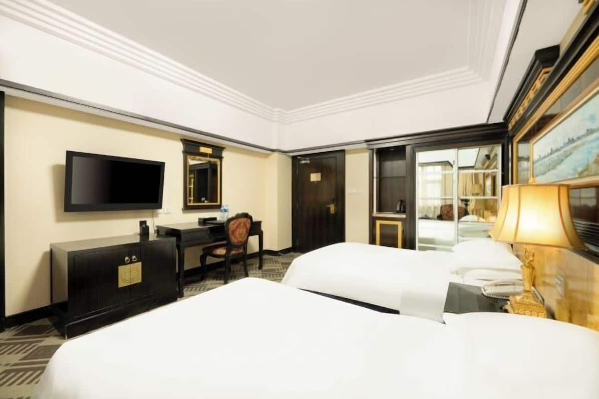 Minibar, in-room safe, desk, blackout curtains