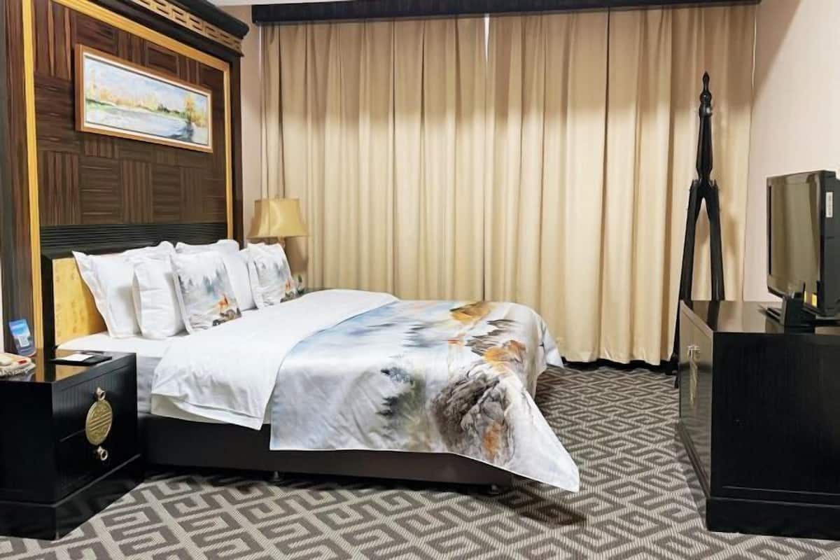 Minibar, in-room safe, desk, blackout curtains