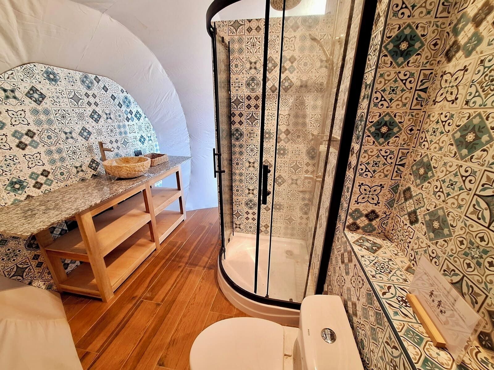 panoramic tent | bathroom | slippers