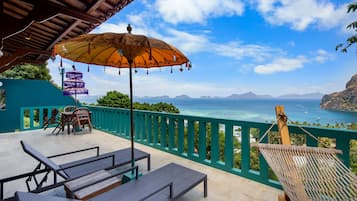 Premier-Villa, 1Â King-Bett, Meerblick, Bergseite (Karuna Joglo 5) | Terrasse/Patio